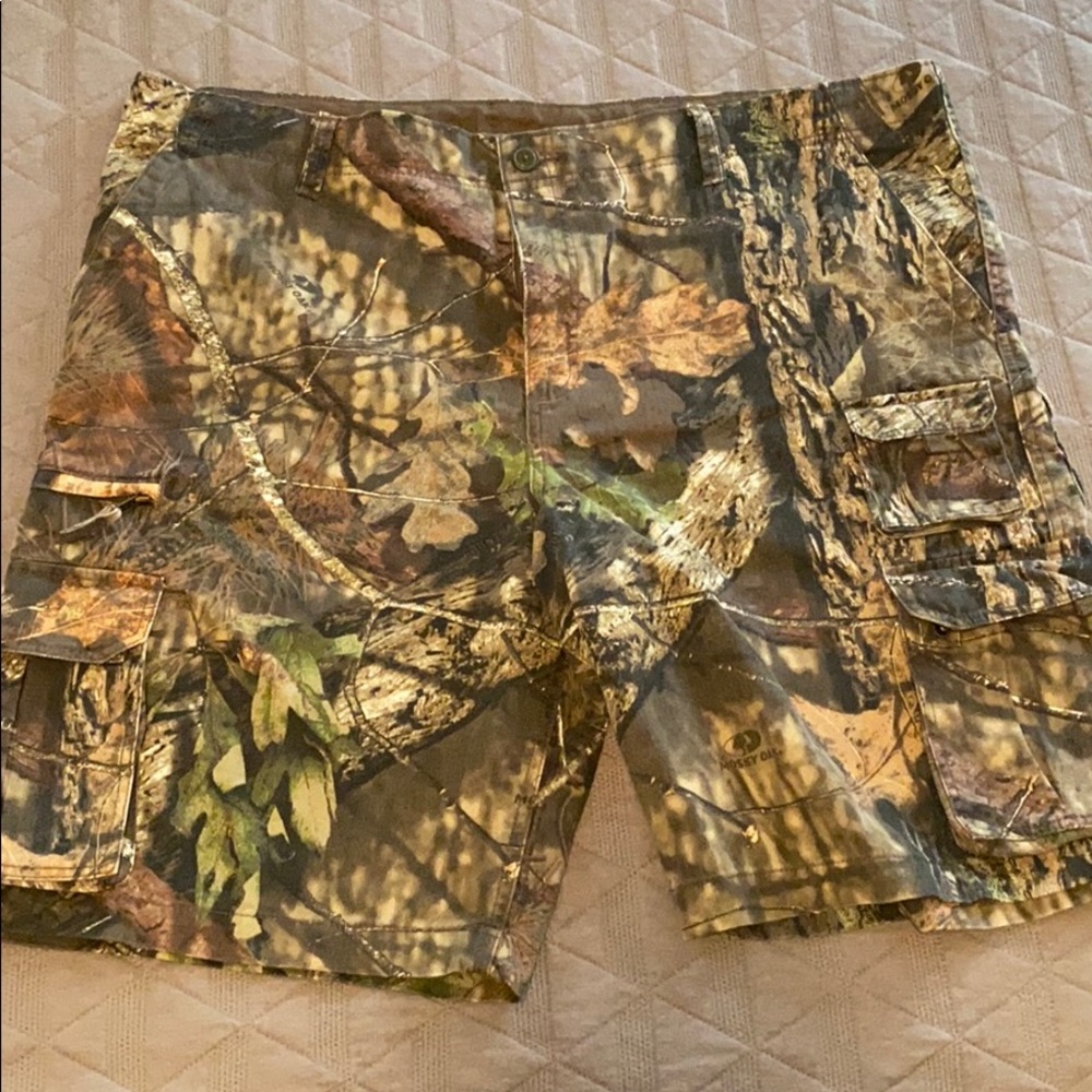 Men’s Mossy Oak Cammo Cargo Shorts, 46 waist
